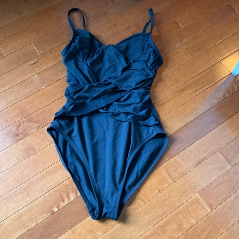 Ana A New Approach One Piece Size 10 Swimsuit Black Slimming
